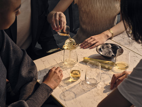 (Three people pouring Ardray over ice into a glass) Taking inspiration from its Japanese stablemates, the Ardray is looking to bring elegance to the blended Scotch category