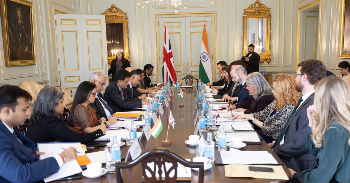 Delegates from the UK and India sat at the negotiating table
